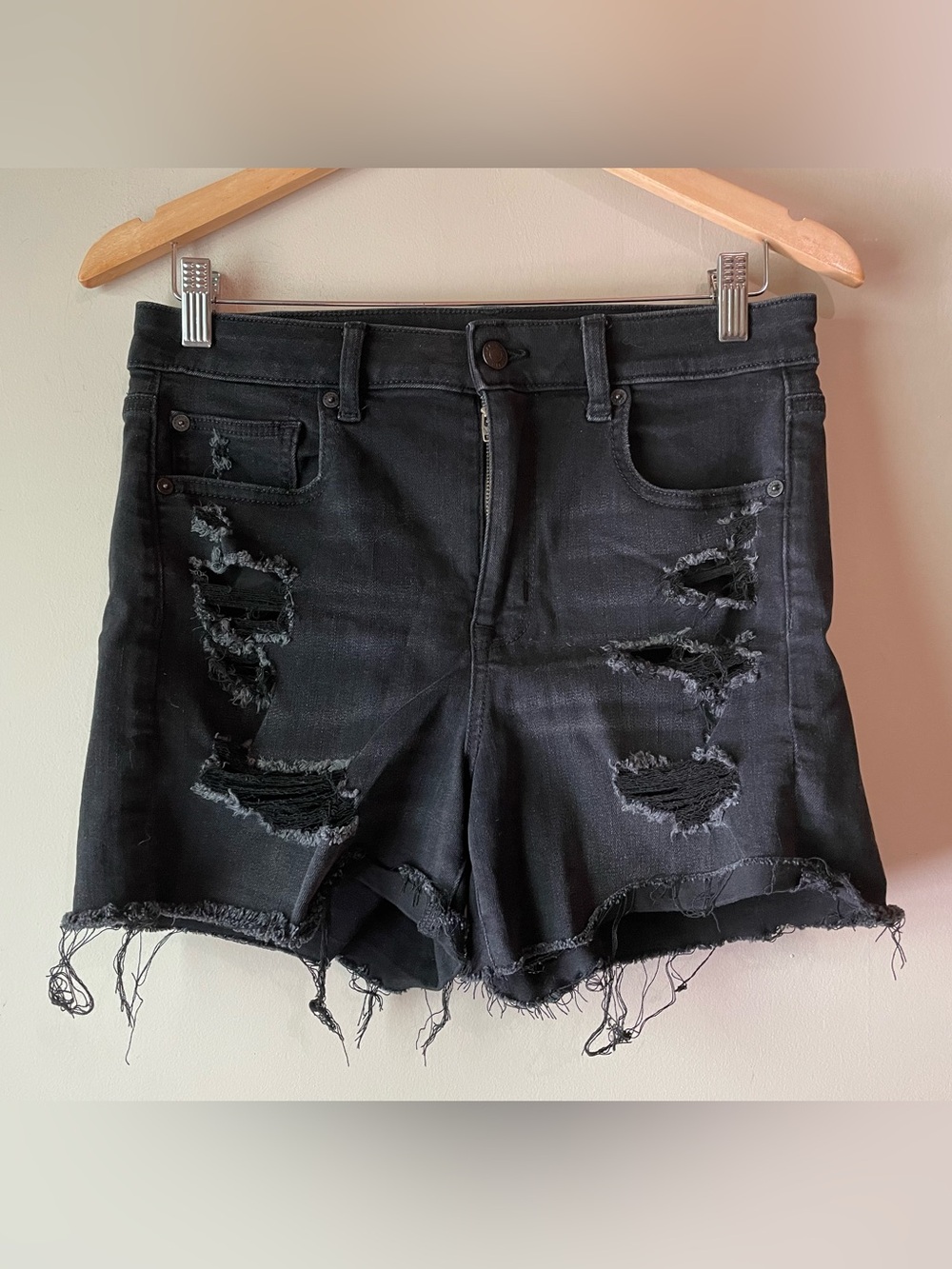 🐱 American Eagle | Black Distressed Shorts